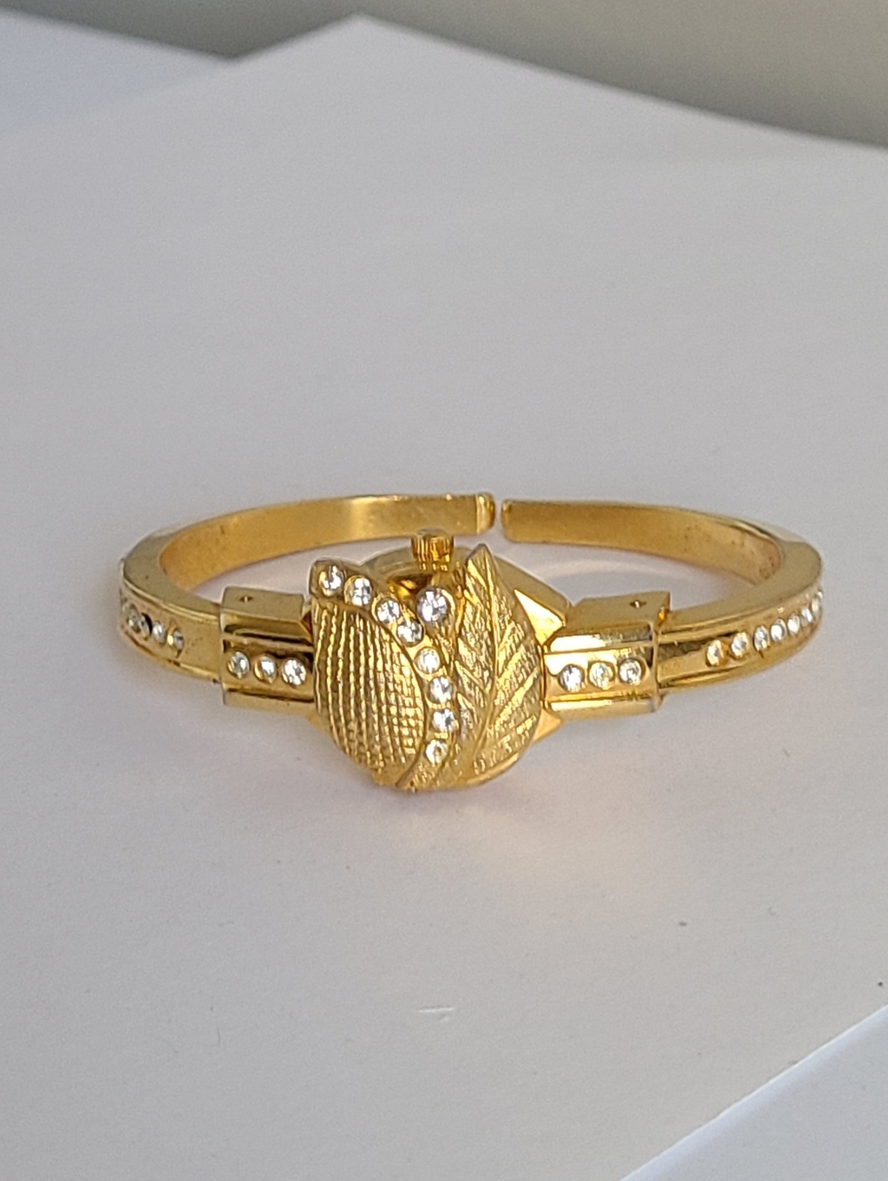 Vintage Chantilly Quartz Gold Rhinestone Flower Lock Lid Bangle Bracelet Watch